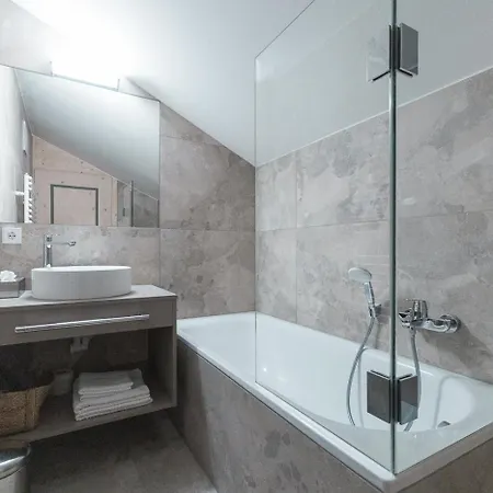 Sankt Georg 4* オーバータウエルン